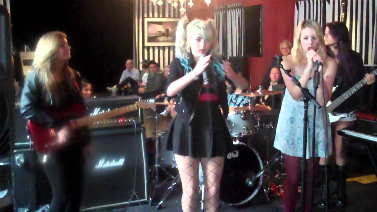 School Of Rock All Girl Band Performs Uptown Funk Youtube