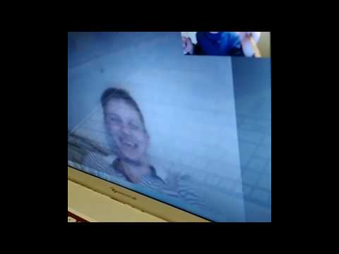 Смешное видео//Ребенок кормит папу по скайпу // Заразительный детский смех