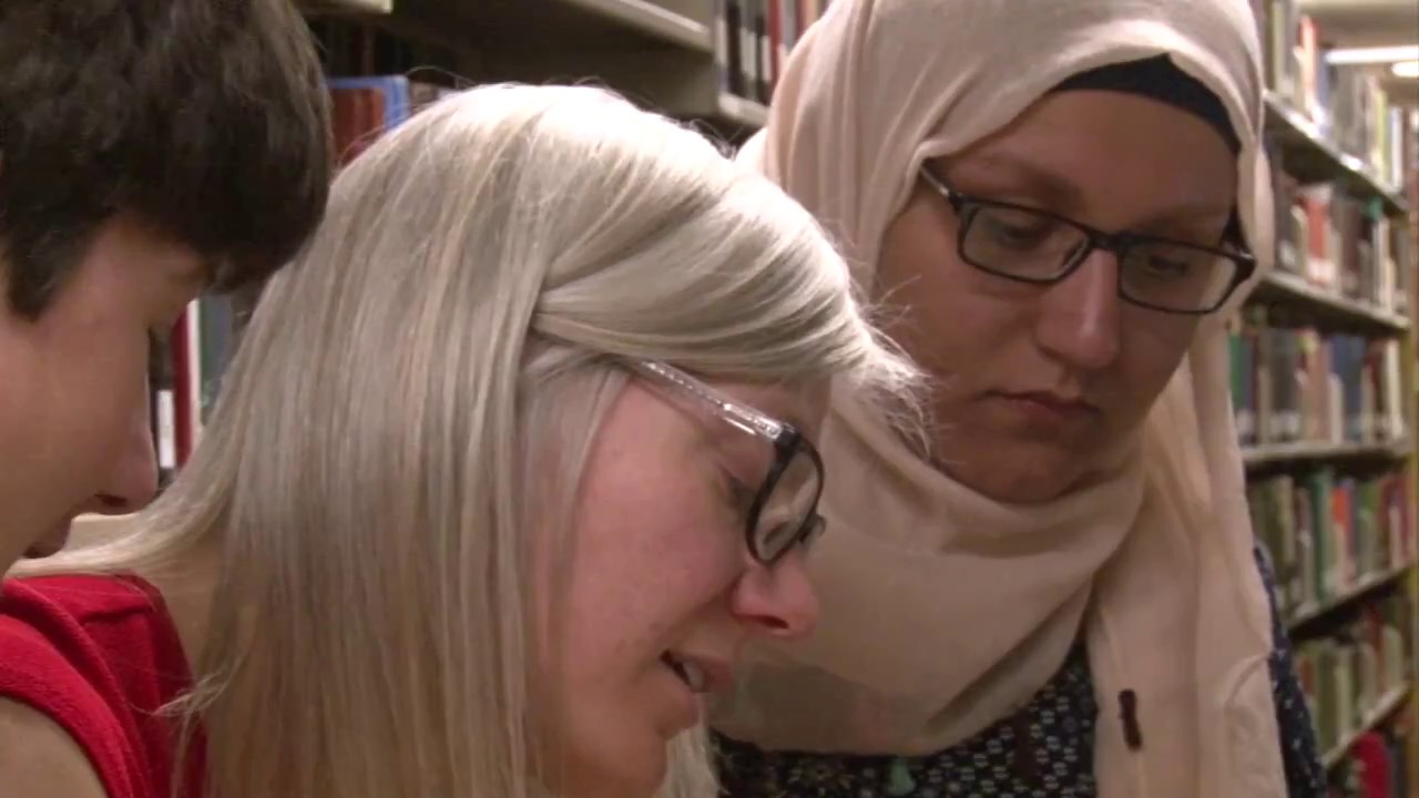 ASU Book Traces project leads participants on hunt through Hayden Library | Cronkite News