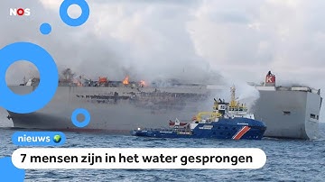Grote brand op schip bij Ameland, gaat het zinken?