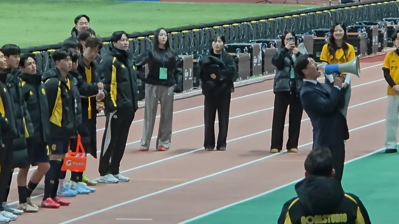 (무편집) 첫 승리 후 메가폰 든 이정규 감독… 팬들 반응 터졌다🔥🔥