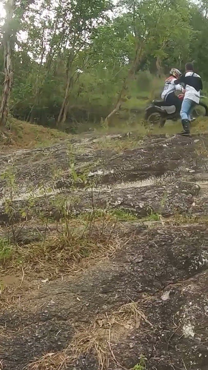 Ketika Trail Tua Kaget Motornya Ngegas Sendiri..!!! - Trabas Indonesia