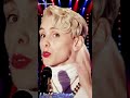 Lisa Eckhart – Erst lachen alle… dann merken sie, worum es wirklich geht#LisaEckhart#ComedyDeutsch9