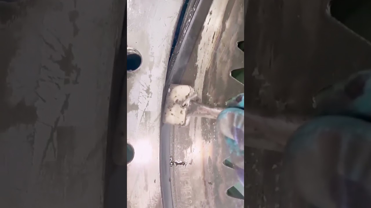 the process of installing seals on engine spare parts 