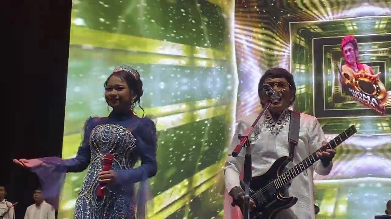 Dasi dan gincu #duet #rhomairama #aprilda7 #cirebon #stadion #ranggajati 