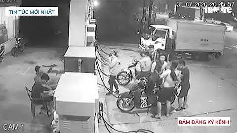 3 thanh niên đi xe máy, châm lửa hút thuốc gây cháy ở cây xăng   Tuổi Trẻ Video Online