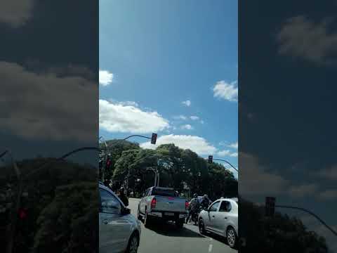 Esquadrilha da Fumaça em Curitiba? Vídeo flagra aviões “cortando” o céu da cidade