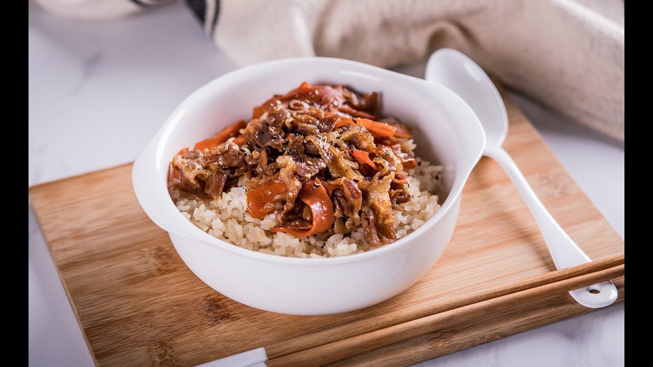 ข้าวหน้าหมูซอสโชยุ Rice with Soy-Flavoured Pork : พลพรรคนักปรุง