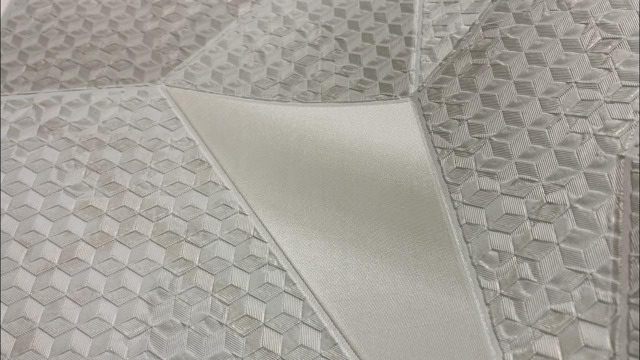 Виниловые обои на флизелиновой основе серого тона в коридор Lamborghini с геомет