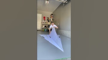 THE BIGGEST PAPER AIRPLANE EVER!? 🚨🚨