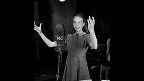 12 year old Julie Andrews~Polonais...  Je suis Tit...