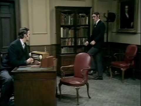 Video Monty Python's Ministry of Silly Walks (Full Sketch)