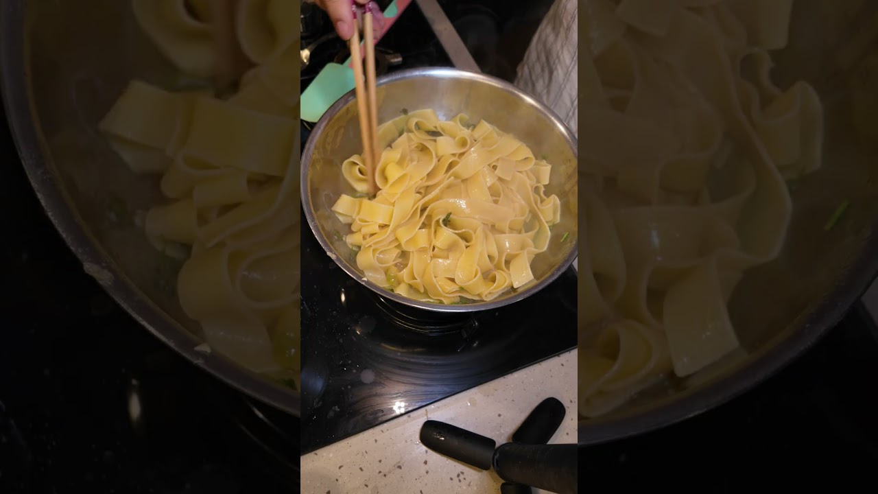 Parmesan Tekeri Yok Ama Tadı Aynı! 🍝 Bu Makarna Şovluk! 💯 #tarif #yemektarifleri #makarna #shorts Parmesan Tekeri Yok Ama Tadı Aynı! 🍝 Bu Makarna Şovluk! 💯 #tarif #yemektarifleri #makarna #shorts