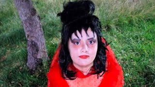cosplay of lydia deetz wedding red dress (beetlejuice 2)