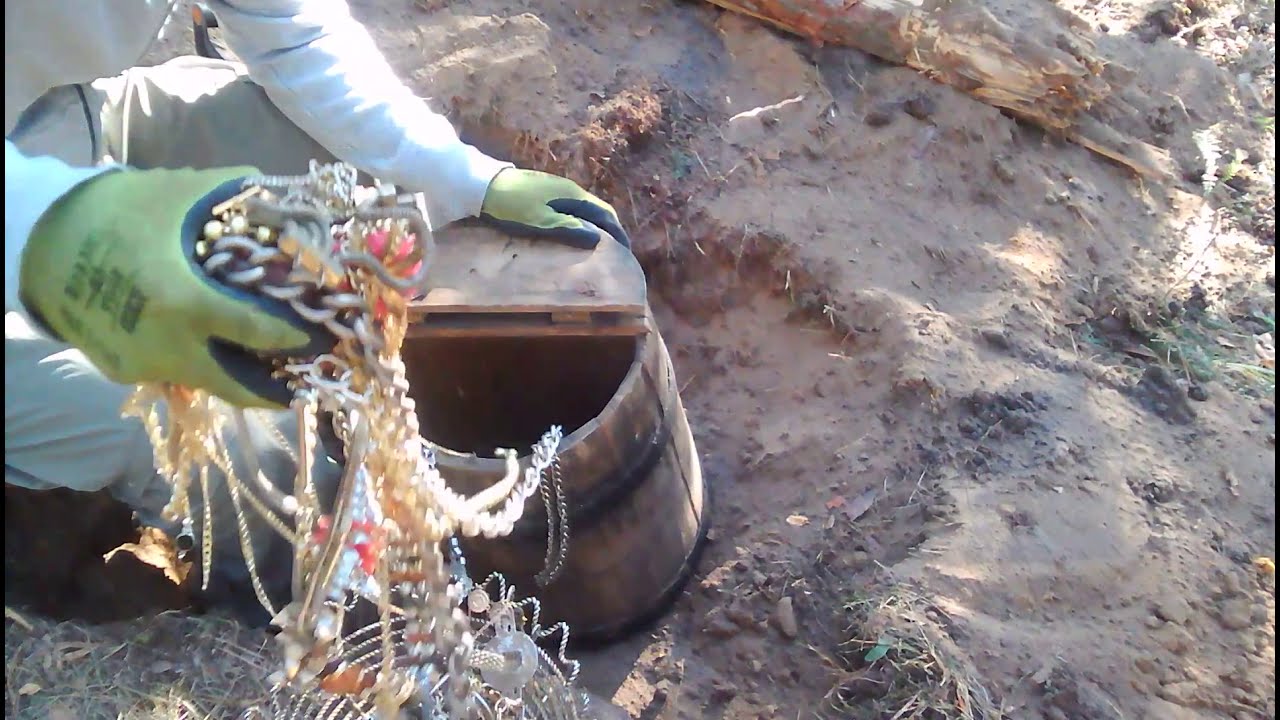 КЛАД ЗОЛОТЫХ СОКРОВИЩ! СГНИВШАЯ БОЧКА НАПОЛНЕНА ЗОЛОТЫМИ МОНЕТАМИ И ...
