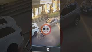 Жива людина вкрала коштовний велосипед. 08.05.2024 о 19:05 на ЖК Софії, вул.Боголюбова було скоєно