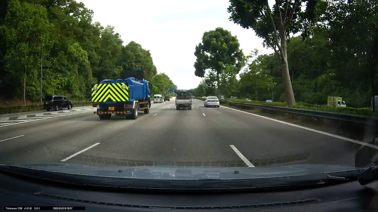 Reckless Small Lorry Driver @ Singapore BKE - YouTube