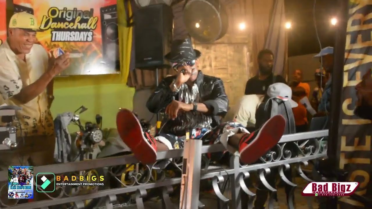 Выступление Лероя Смарта в клубе Original Dance Hall в четверг в Кингстоне, 6 октября 2022 года