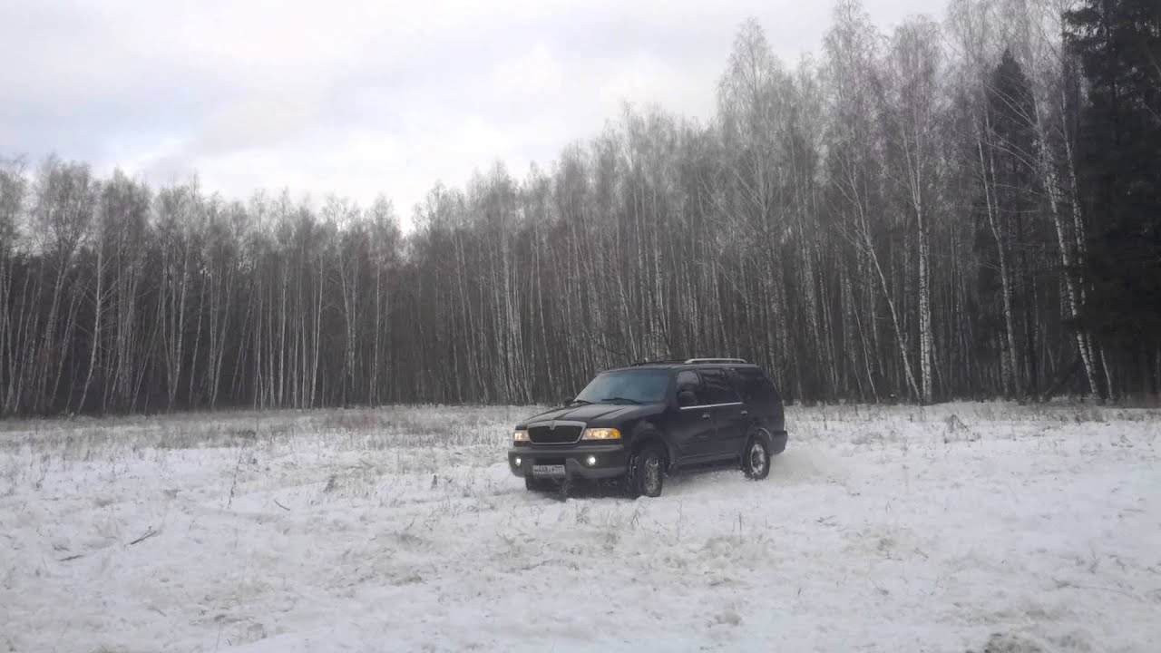Lincoln Navigator в снегу Lincoln Navigator в снегу