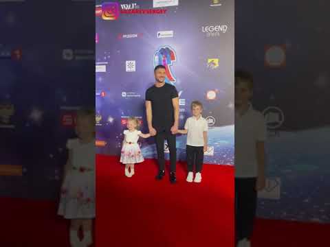 Video: Ipinakita ni Sergey Lazarev ang kanyang mga anak na lumalaki nang walang ina