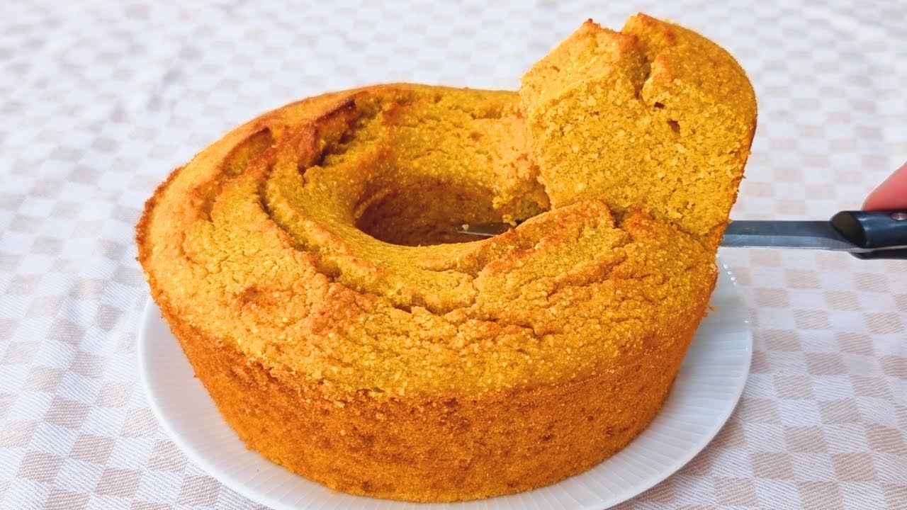 Bolo de CENOURA COM FLOCÃO - SEM FARINHA, AÇÚCAR e LEITE - Fácil e Delicioso