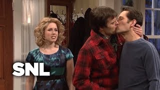 Kissing Family: Austin Brings His Girlfriend Home for Christmas - SNL