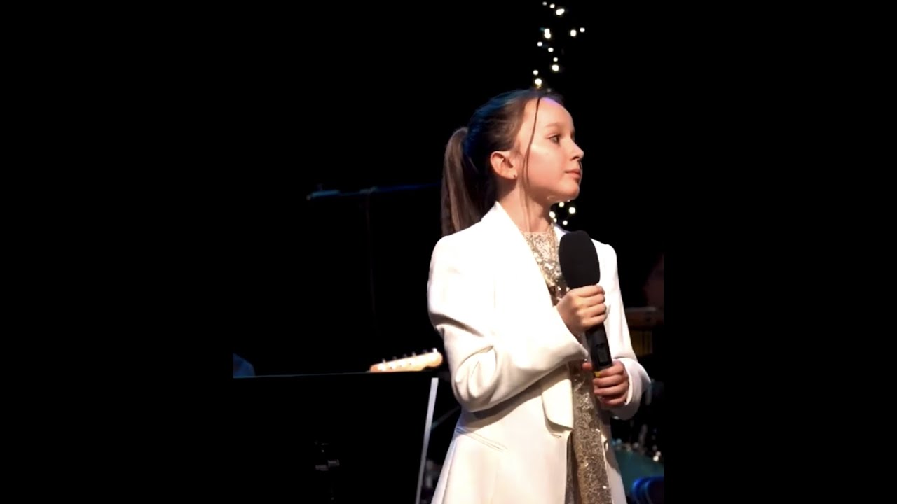 Adrianna (Ada) Morawska, 11 lat,  "Idzie zima", Kwiat Jabłoni" 