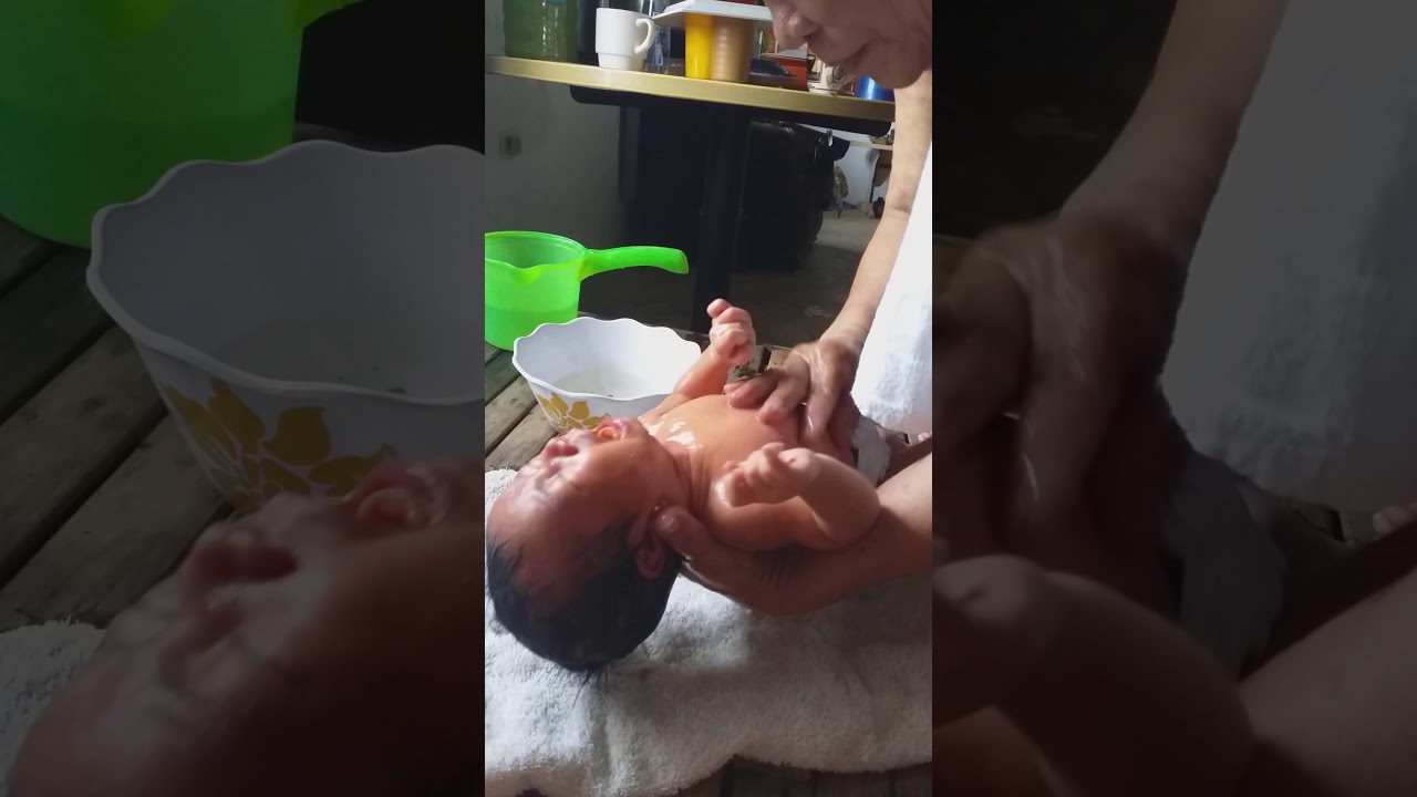 Paraan Ng Pagpapasuso Sa Sanggol Tamang pagpapaligo sa sanggol - YouTube