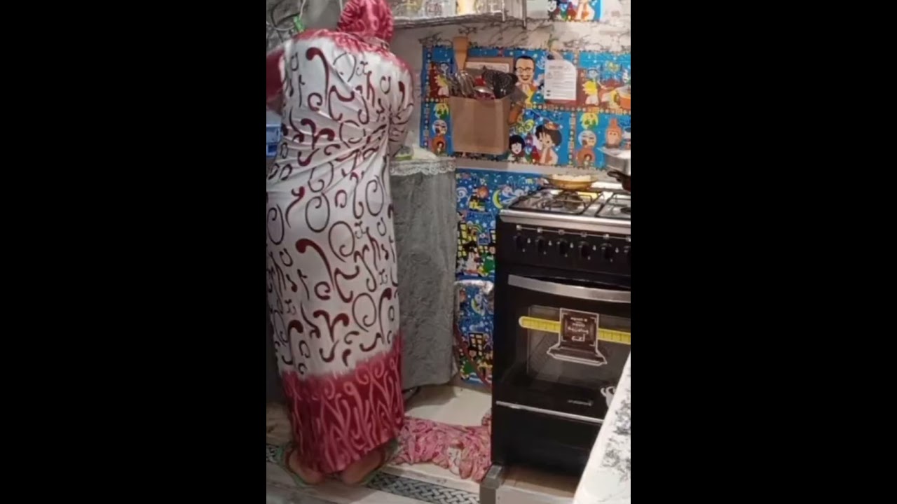 #روتيني_اليومي روتين الست البلدى بالعبايه فى المطبخ فى البرد ده حاجه تجنن 