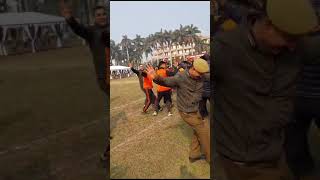 जुम्मः कश्मीर मैं पुलिस वाले ने ज़बरदस्त डांस किये विडिओ वायरल