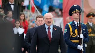 Александр Лукашенко пообщался с журналистами на площади Победы в Минске Александр Лукашенко пообщался с журналистами на площади Победы в Минске