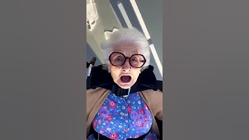 Spelen met mijn oma #shorts #grappig #ai #aiartcommunity #ytshorts
