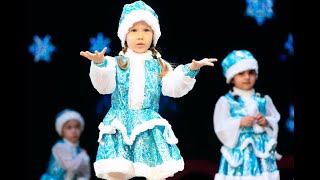 Танец снегурочек (Дети 3,5-5 лет) Детки танцуют сами