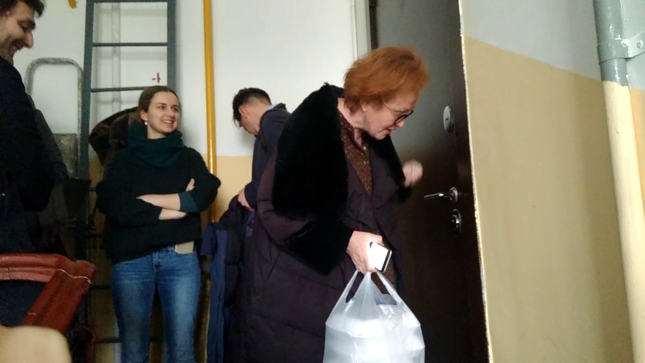 экономика украины Обыск у Зои Световой. В квартиру передают еду