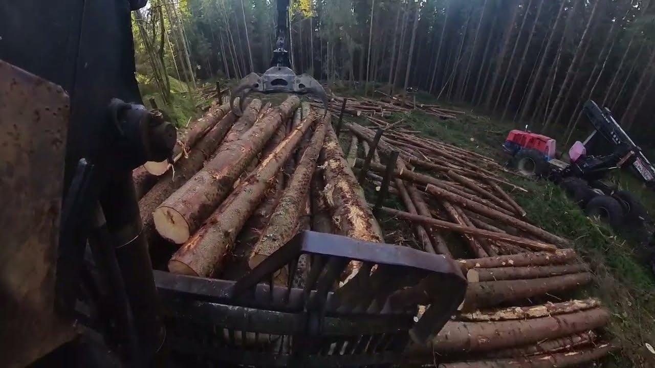 Valmet 840 S2 picking logs at warp speed