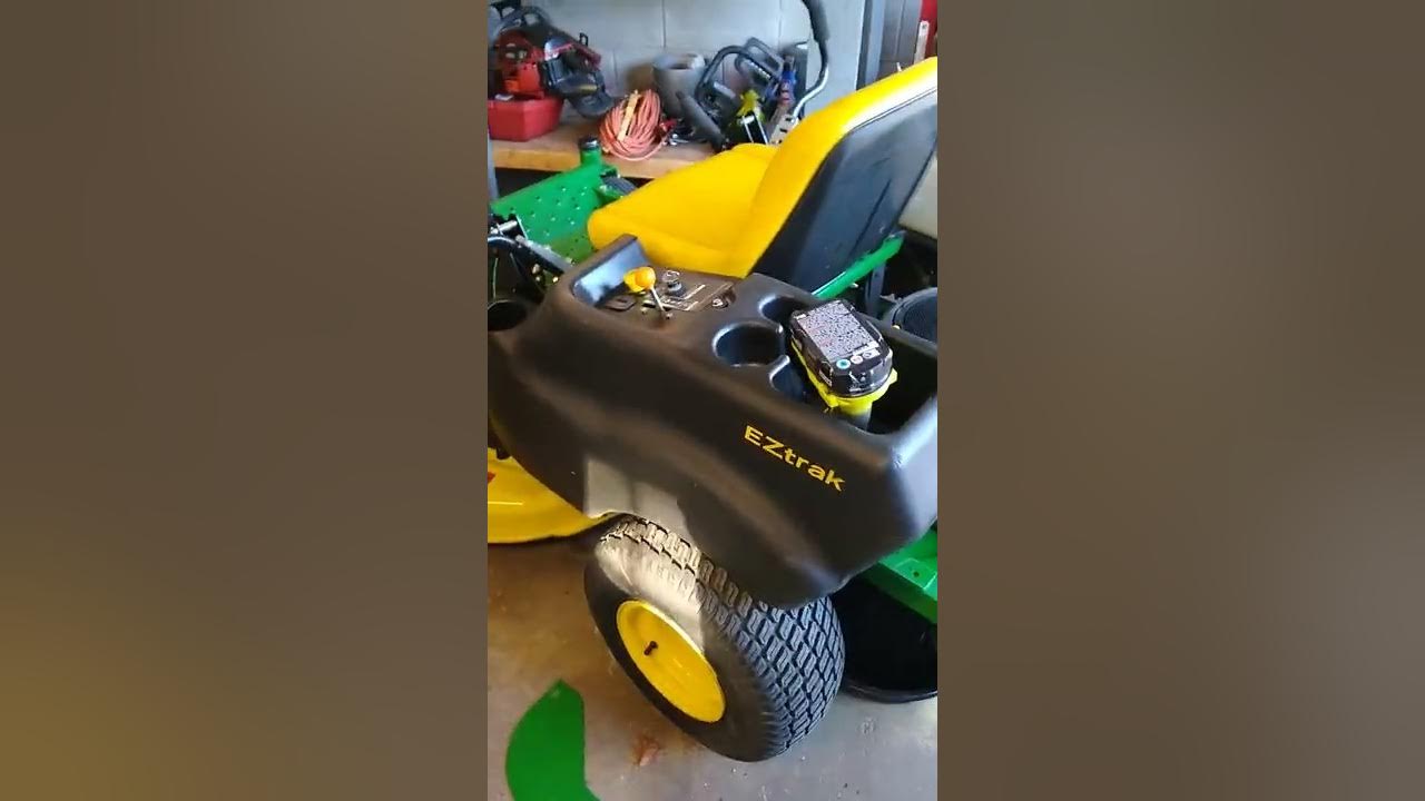 John Deere Z225 Crankcase filed with gas and oil. YouTube