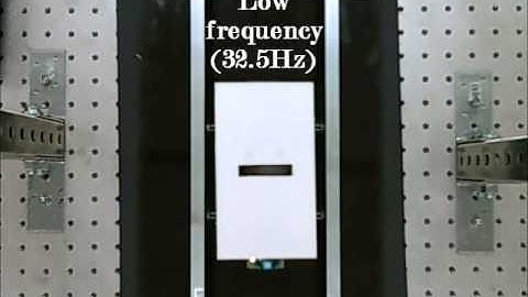 Robot design for bidirectional locomotion induced by vibration excitation