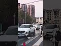 歩行者優先を完全に無視するヤバい車… 日本のドライバーは絶対に見ないでください🙅‍♂️ #迷惑運転 #炎上