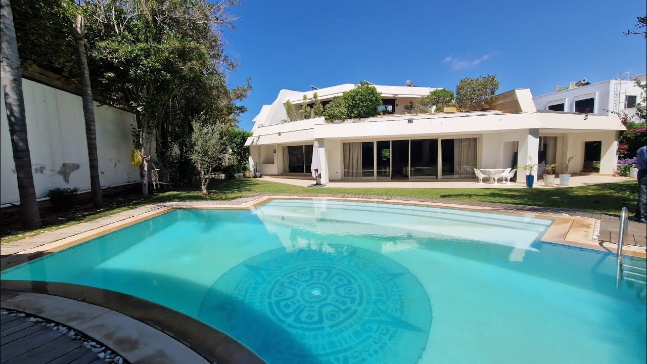 ✅️Villa 1935m 💢 ain diab 💢Anfa Supérieur💢 3 niveaux et angle...💢 آنفا العليا عين الذياب 