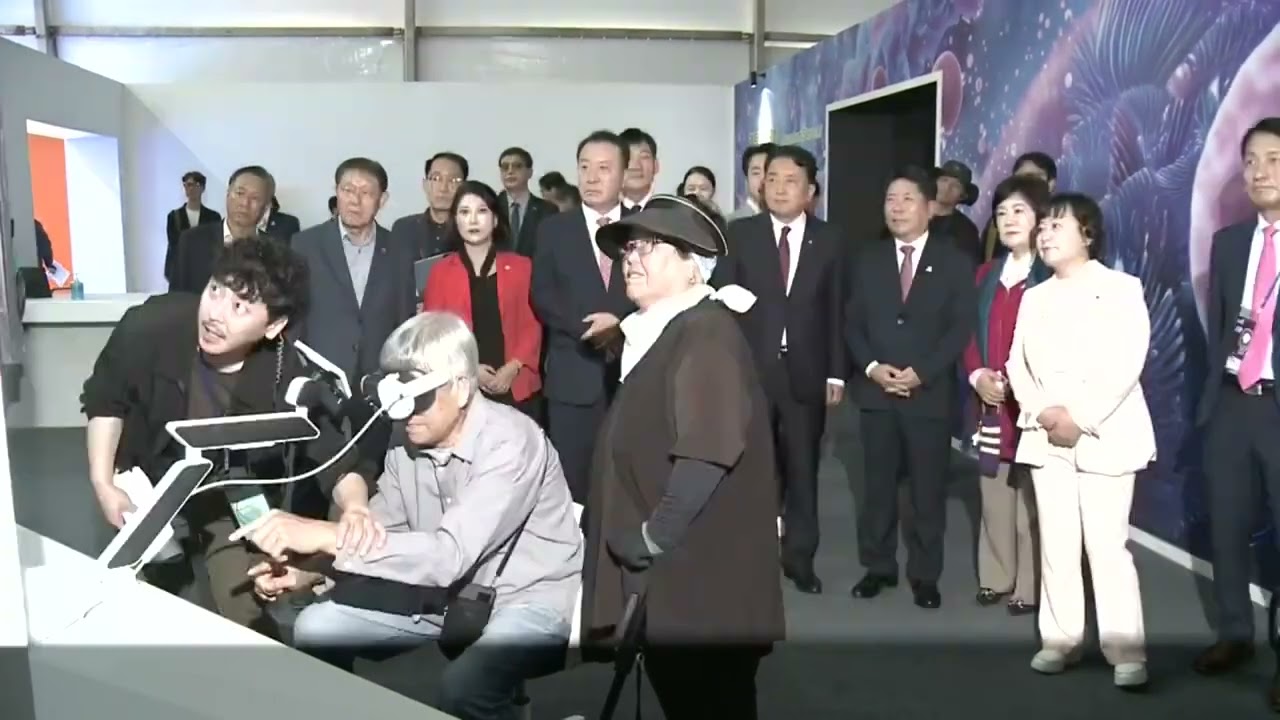 축제에 정신 팔릴때 송전탑 그림자 밀려와