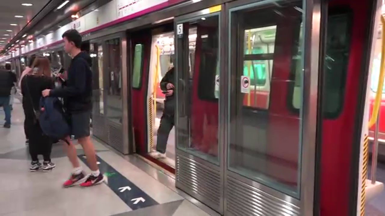 **港鐵西鐵綫列車以荃灣西為終點站並倒車離開荃灣西站二台 (南昌站電力故障)