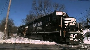 NS Road Slug and GP40-2 with My Favorite Style Horn