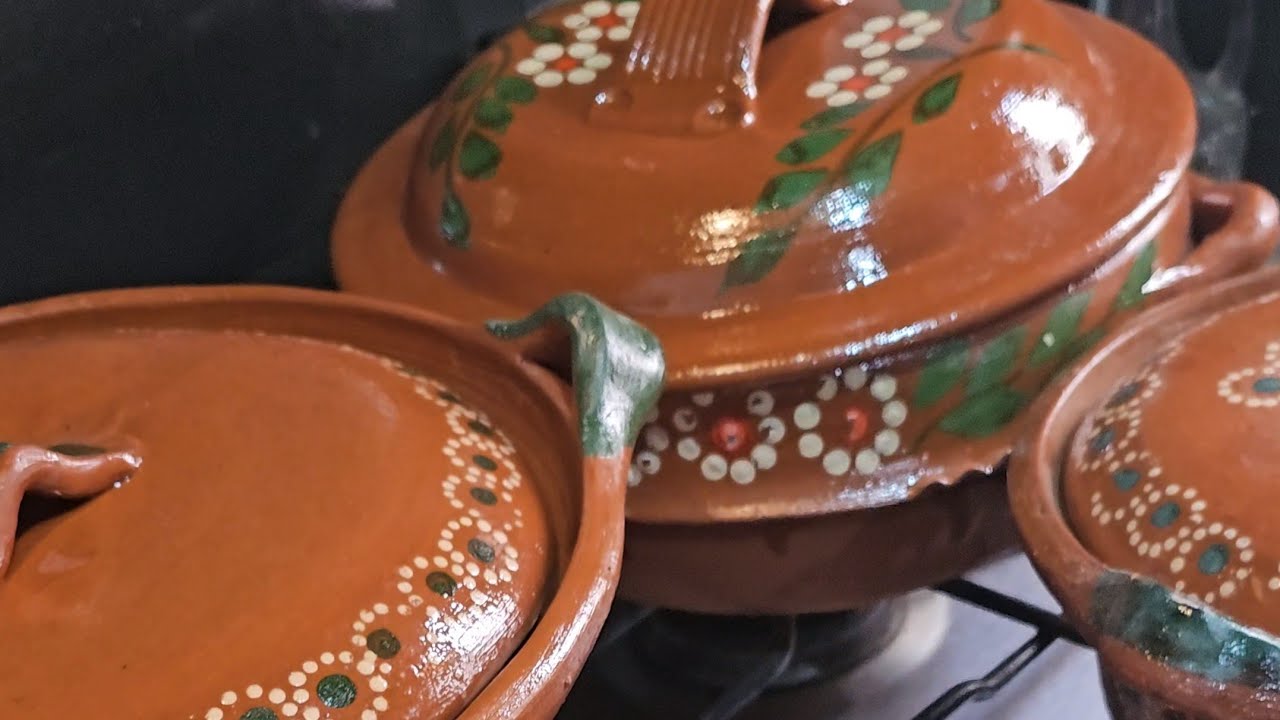 Cómo cocinar y curar una olla de barro – El Chasqui Cultural