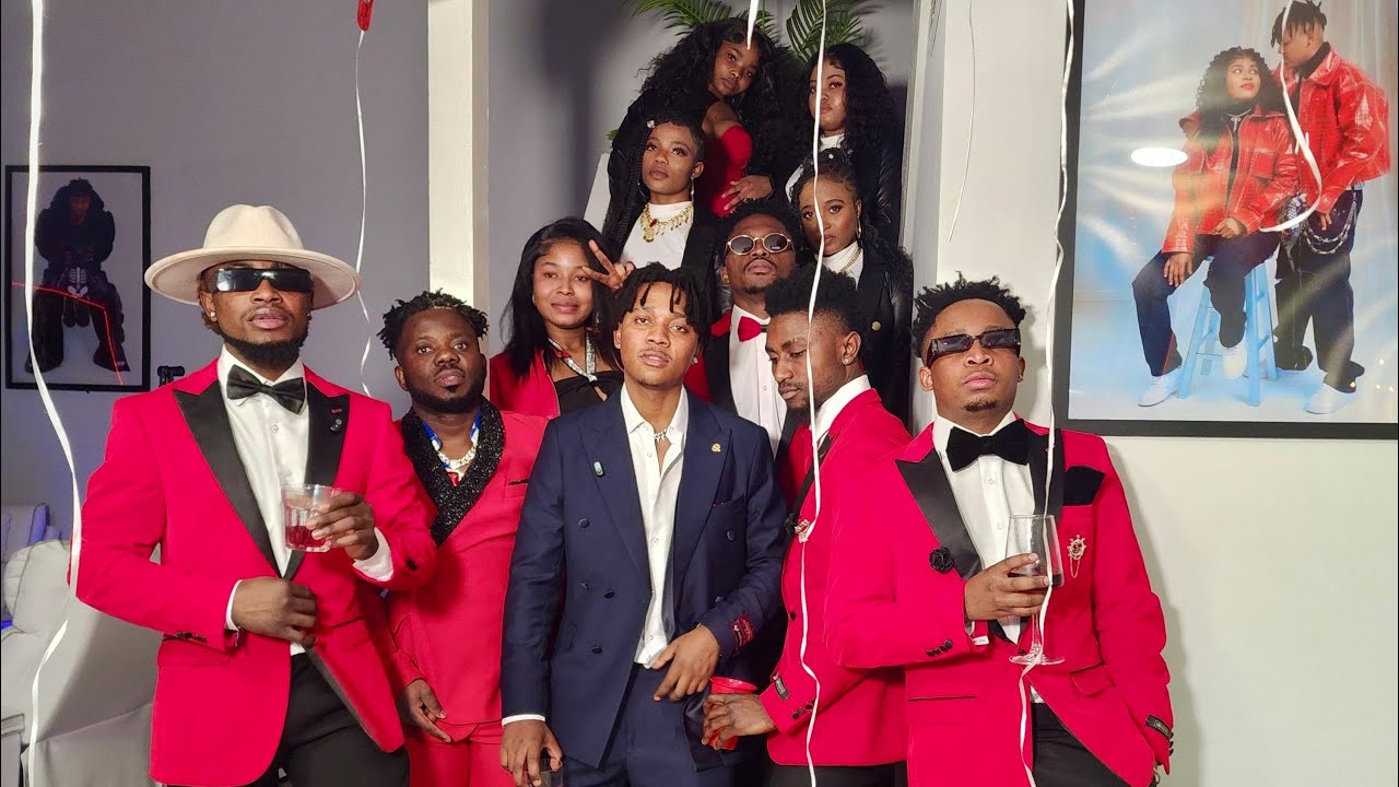 Смотрите видео, посвященное Дню святого Валентина ❤️🥂Висент де Босс рекламирует свою жену, подари...