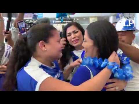 Nicaragüenses reciben a