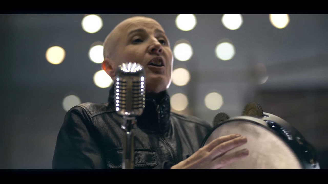Watch MERCEDES PEON - DEIXAAS (clip oficial) on YouTube Watch MERCEDES PEON - DEIXAAS (clip oficial) on YouTube