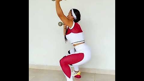 Agachamento Isométrico com Desenvolvimento Alternado