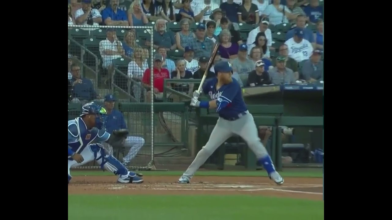 Justin Turner. Big swing in slow motion.