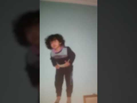 لما يقولولك ماتخلفيش ورا بعض ويكون في فرق ١٣سنه 