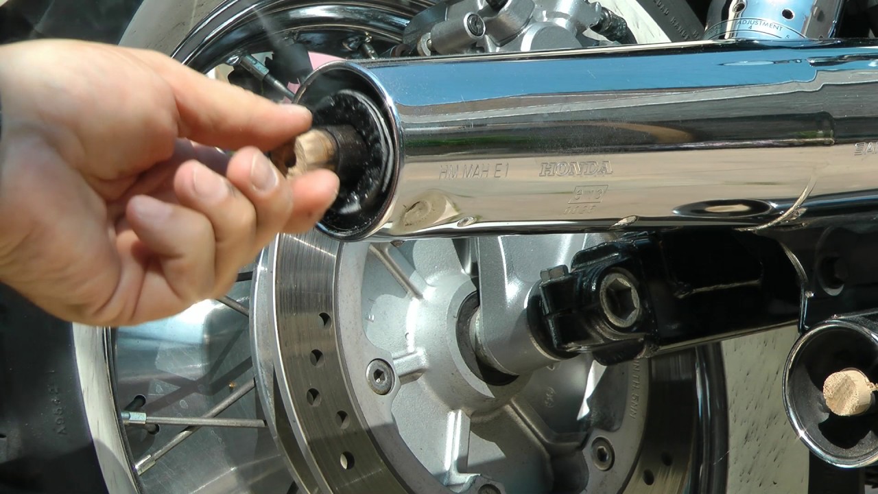 VT1100 C2  uitlaat dempers verwijderen